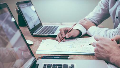 定制網(wǎng)站設(shè)計(jì)開(kāi)發(fā)跟模板網(wǎng)站區(qū)別